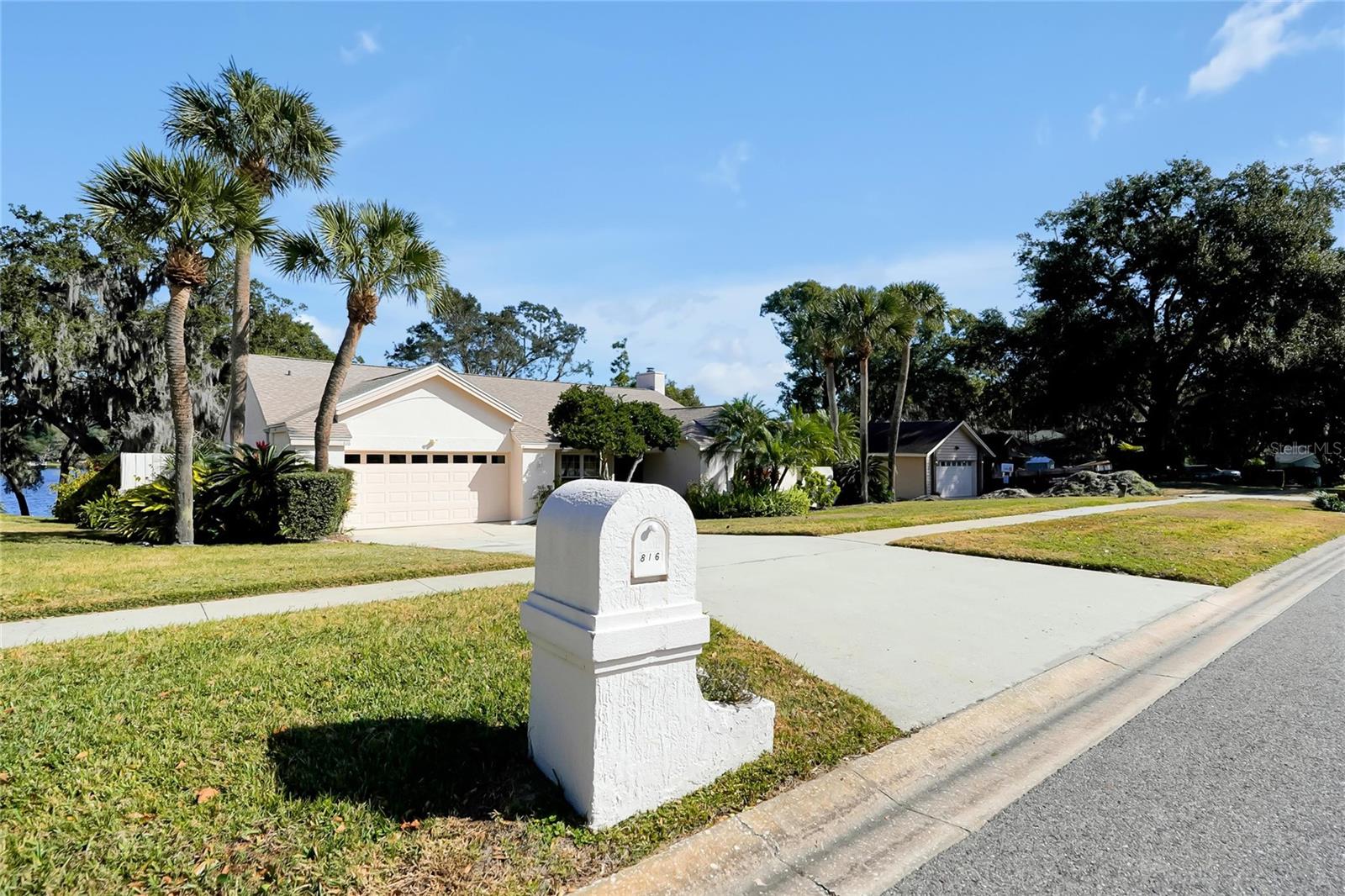 Image 47 of 51 For 816 Rosemere Circle