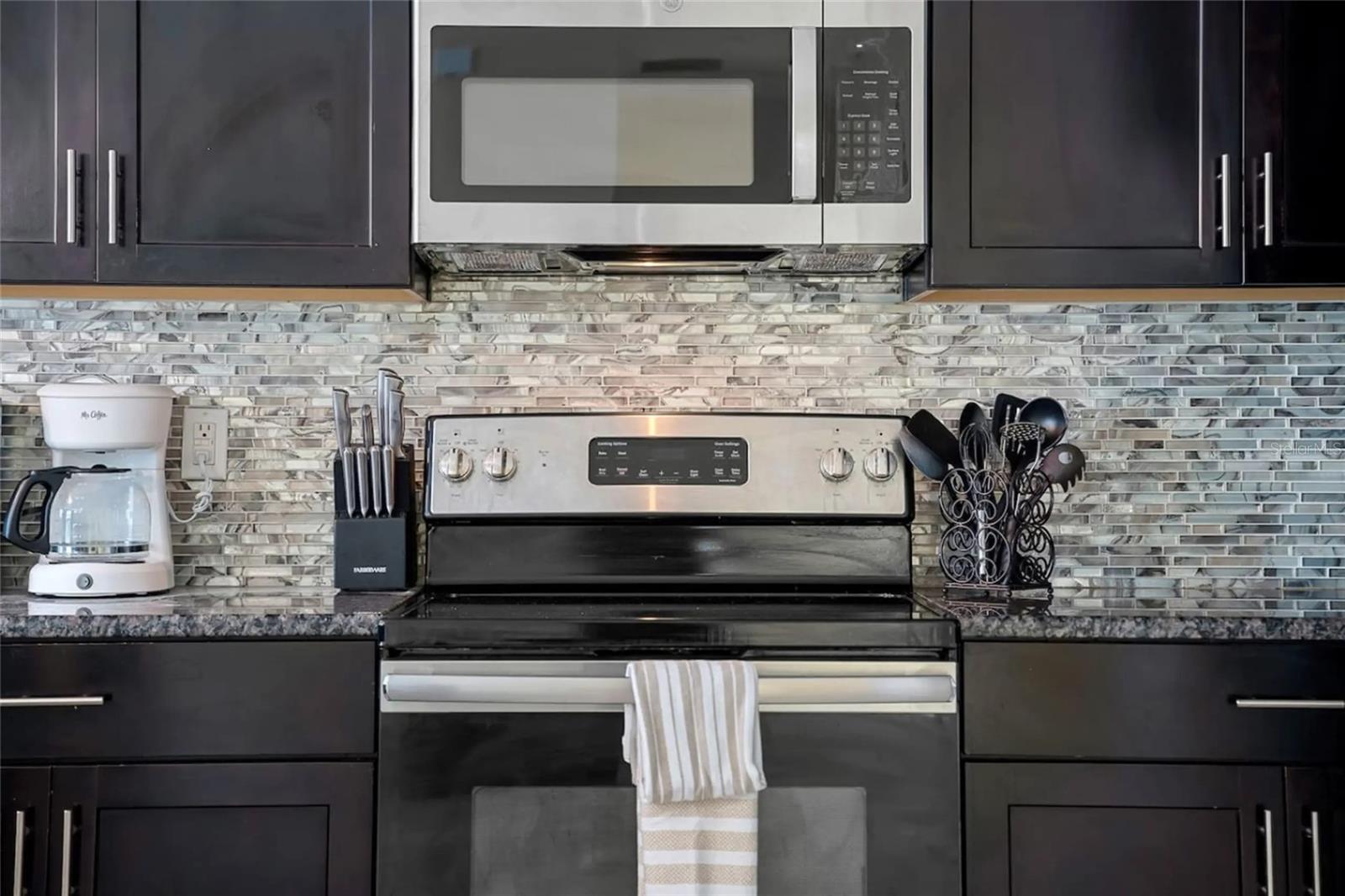 Image 10 of 33 For 9093 Hazard Street