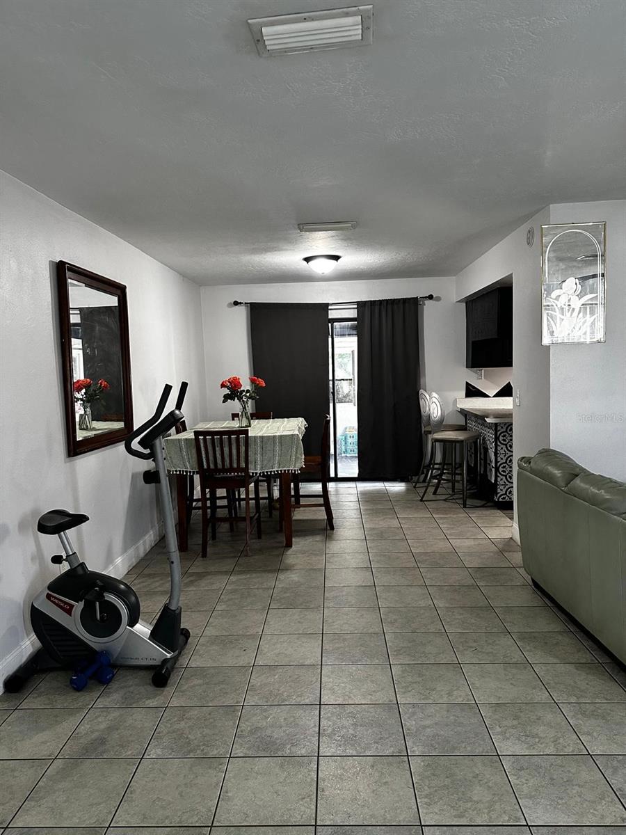 Image 3 of 21 For 1048 Wakefield Circle