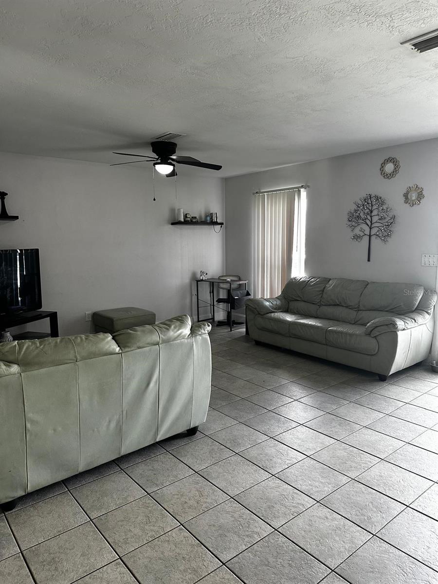 Image 4 of 21 For 1048 Wakefield Circle