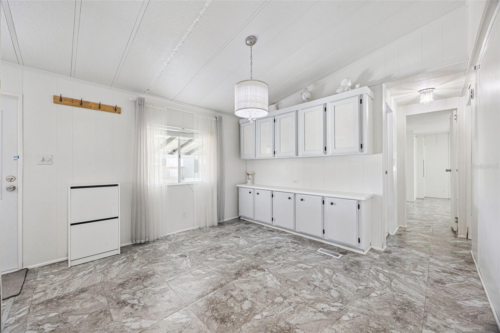 Image 11 of 58 For 204 Bay Court