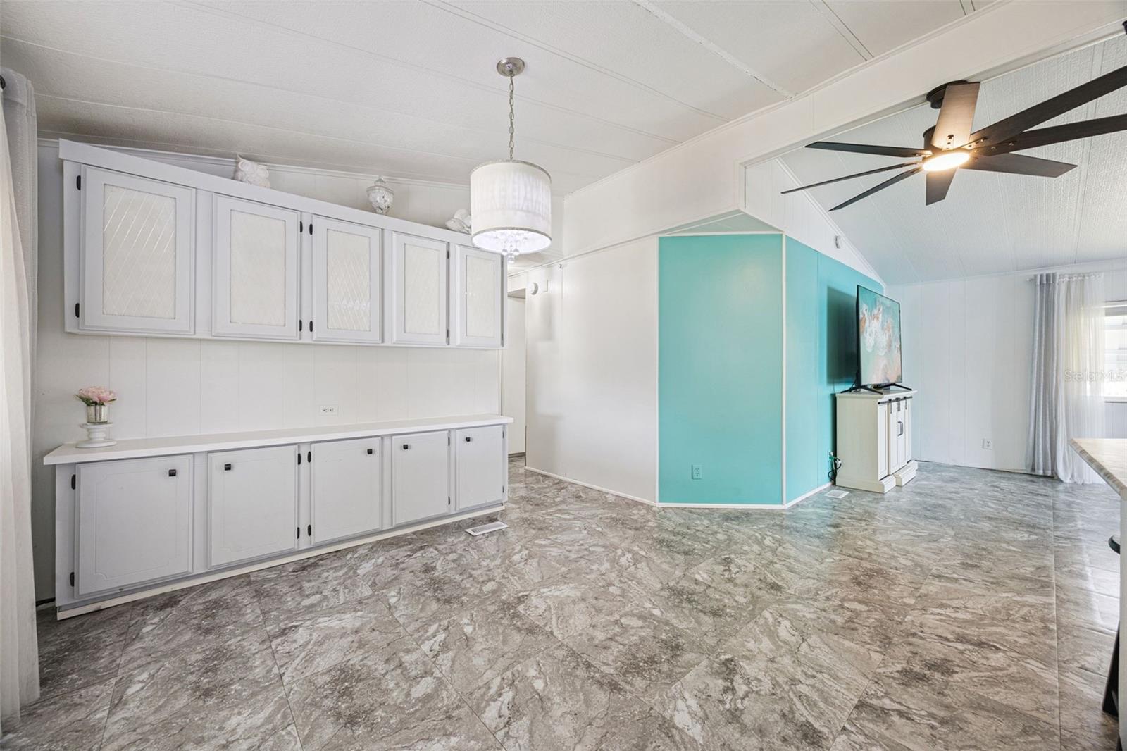 Image 12 of 58 For 204 Bay Court