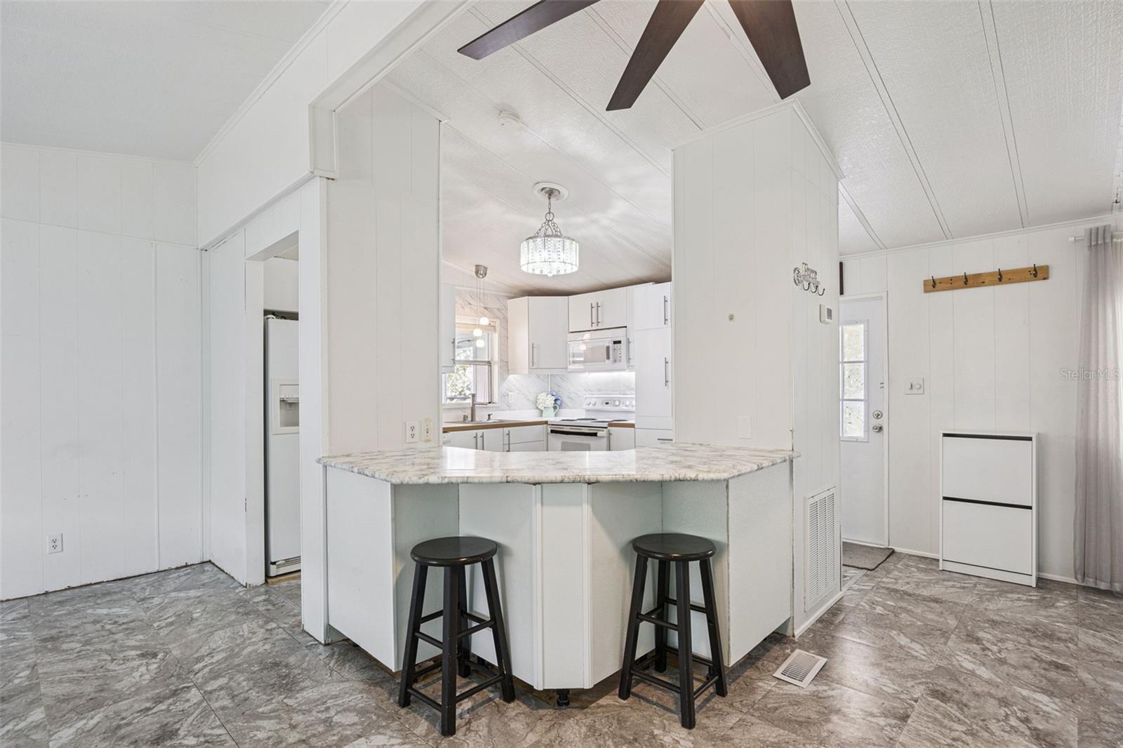 Image 14 of 58 For 204 Bay Court