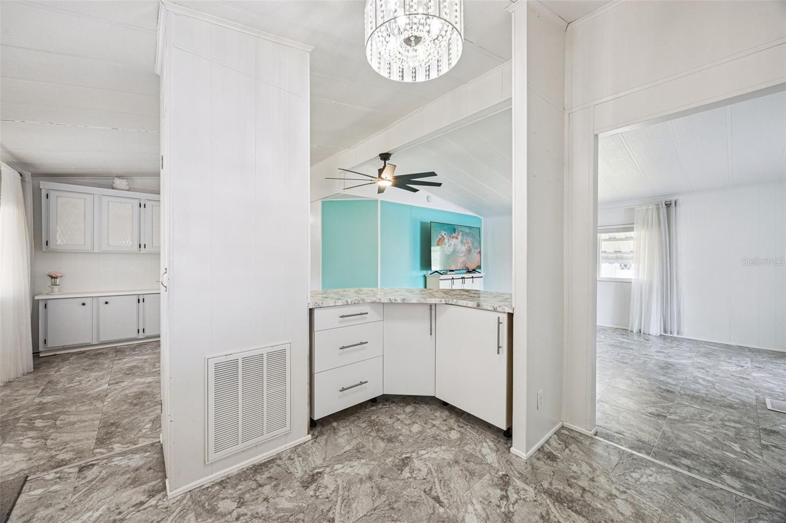 Image 16 of 58 For 204 Bay Court