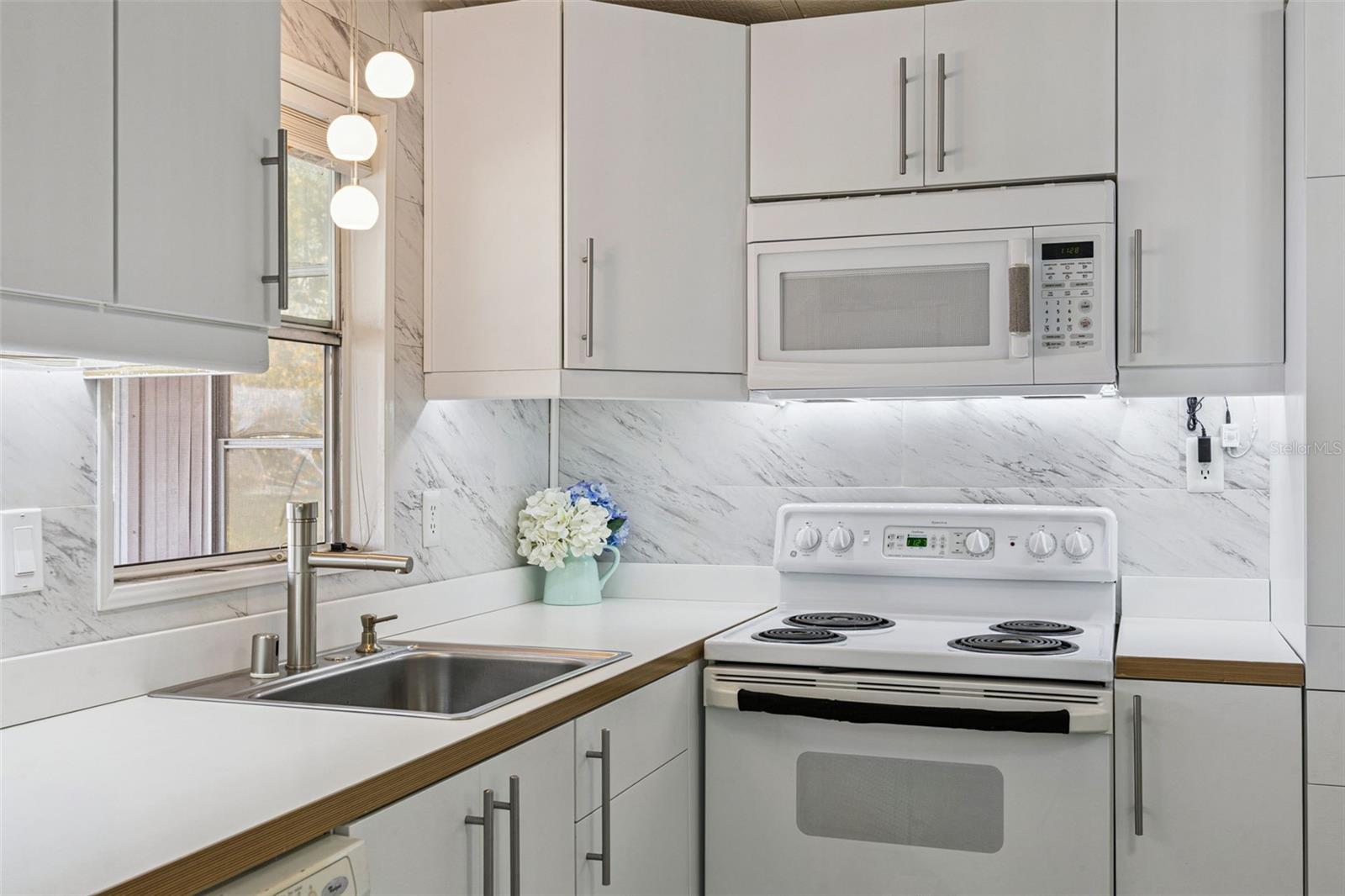 Image 17 of 58 For 204 Bay Court