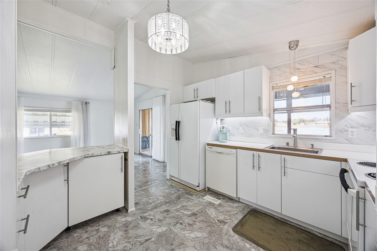 Image 20 of 58 For 204 Bay Court