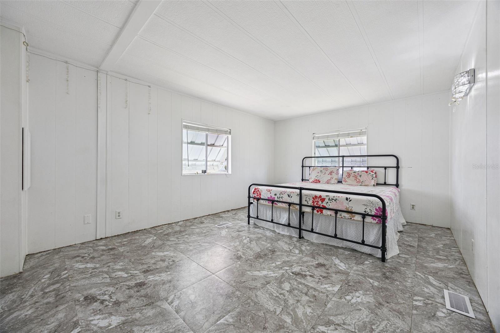 Image 25 of 58 For 204 Bay Court