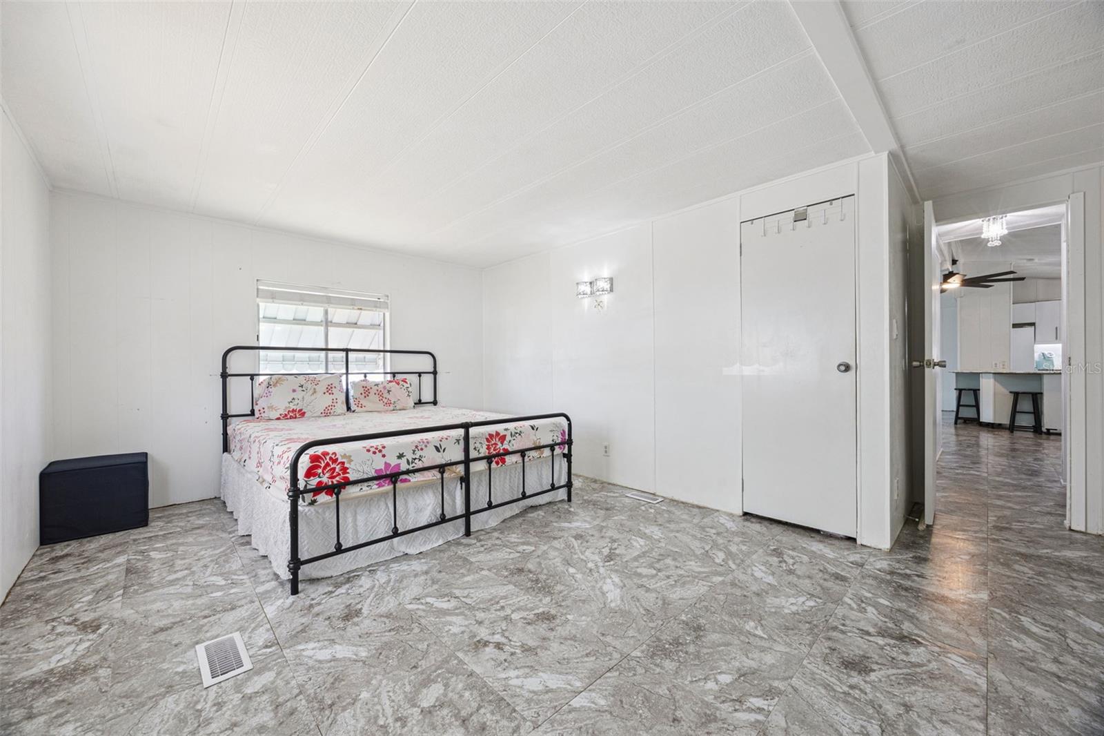 Image 26 of 58 For 204 Bay Court