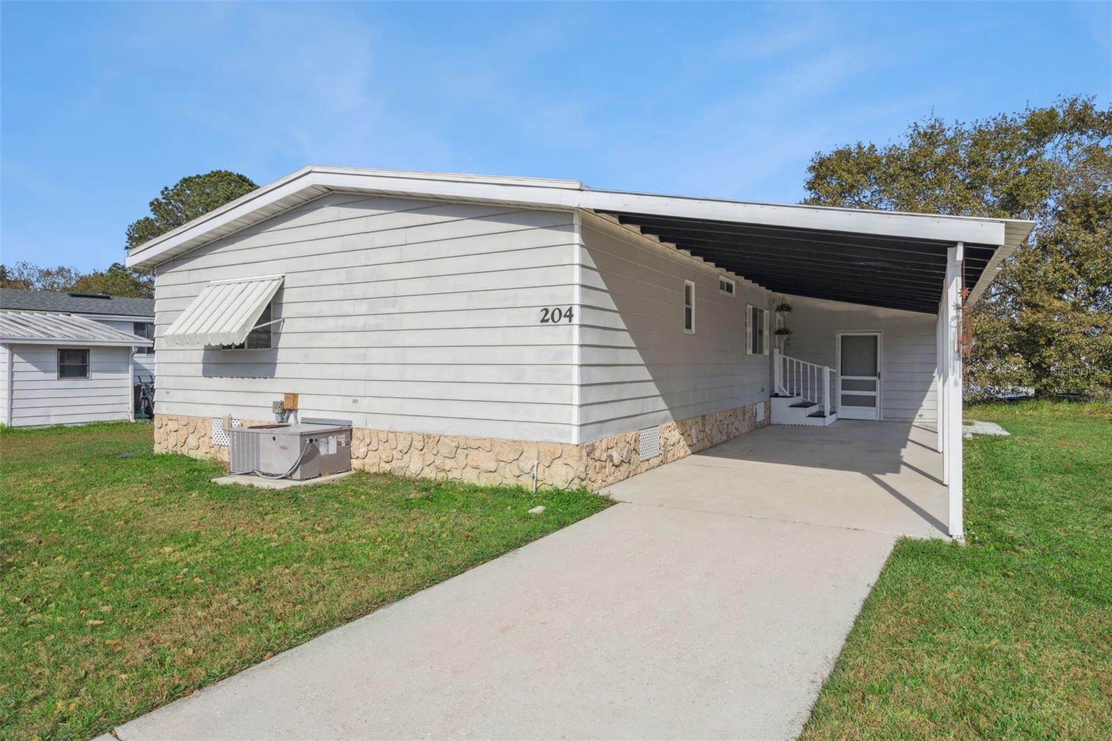 Image 3 of 58 For 204 Bay Court