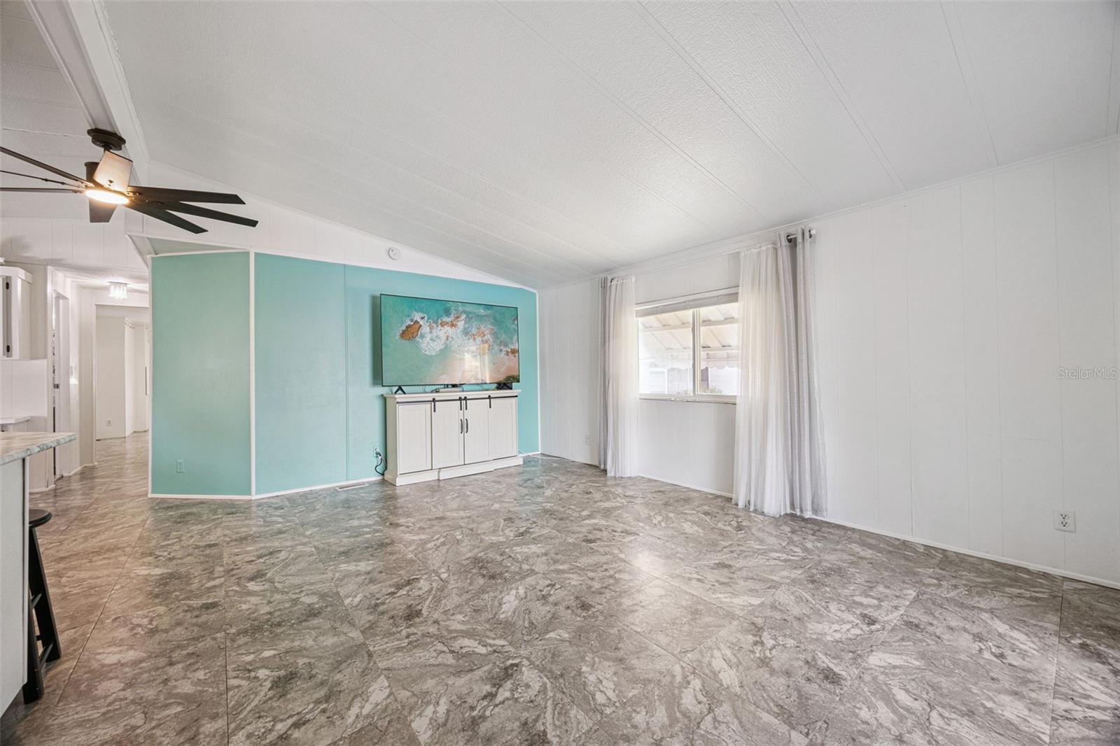 Image 8 of 58 For 204 Bay Court