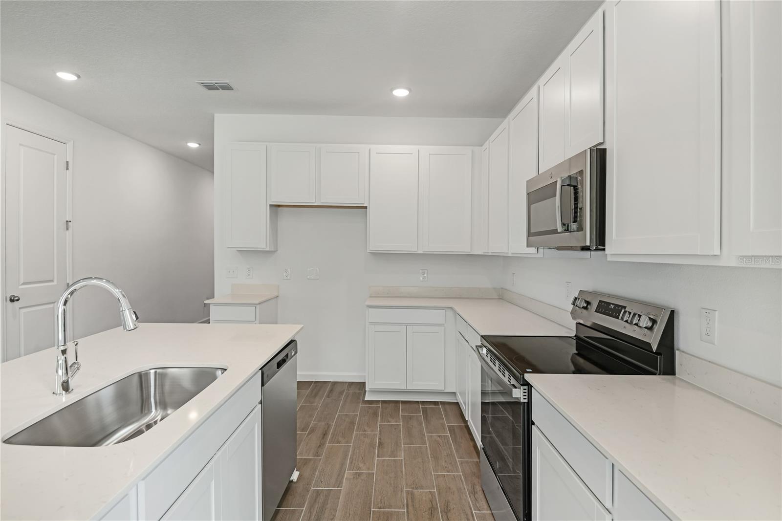 Image 7 of 21 For 6098 64th Terrace