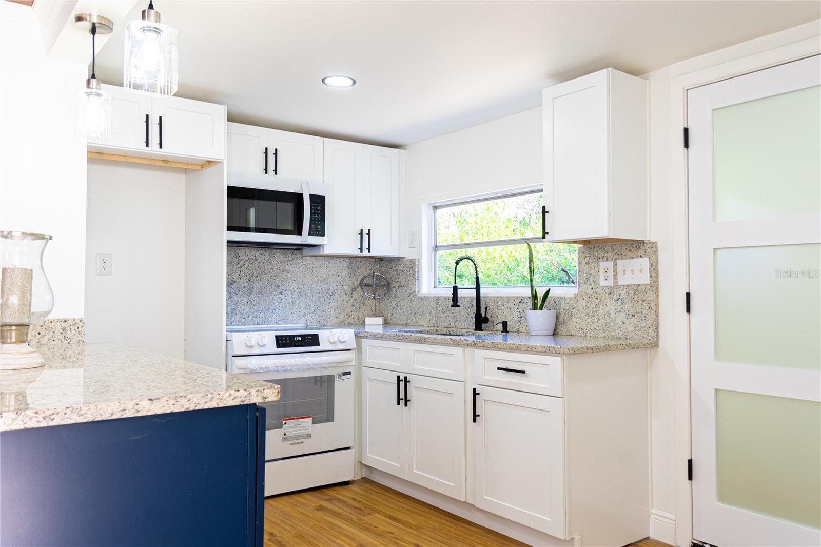 Image 14 of 31 For 922 Cr 482a  