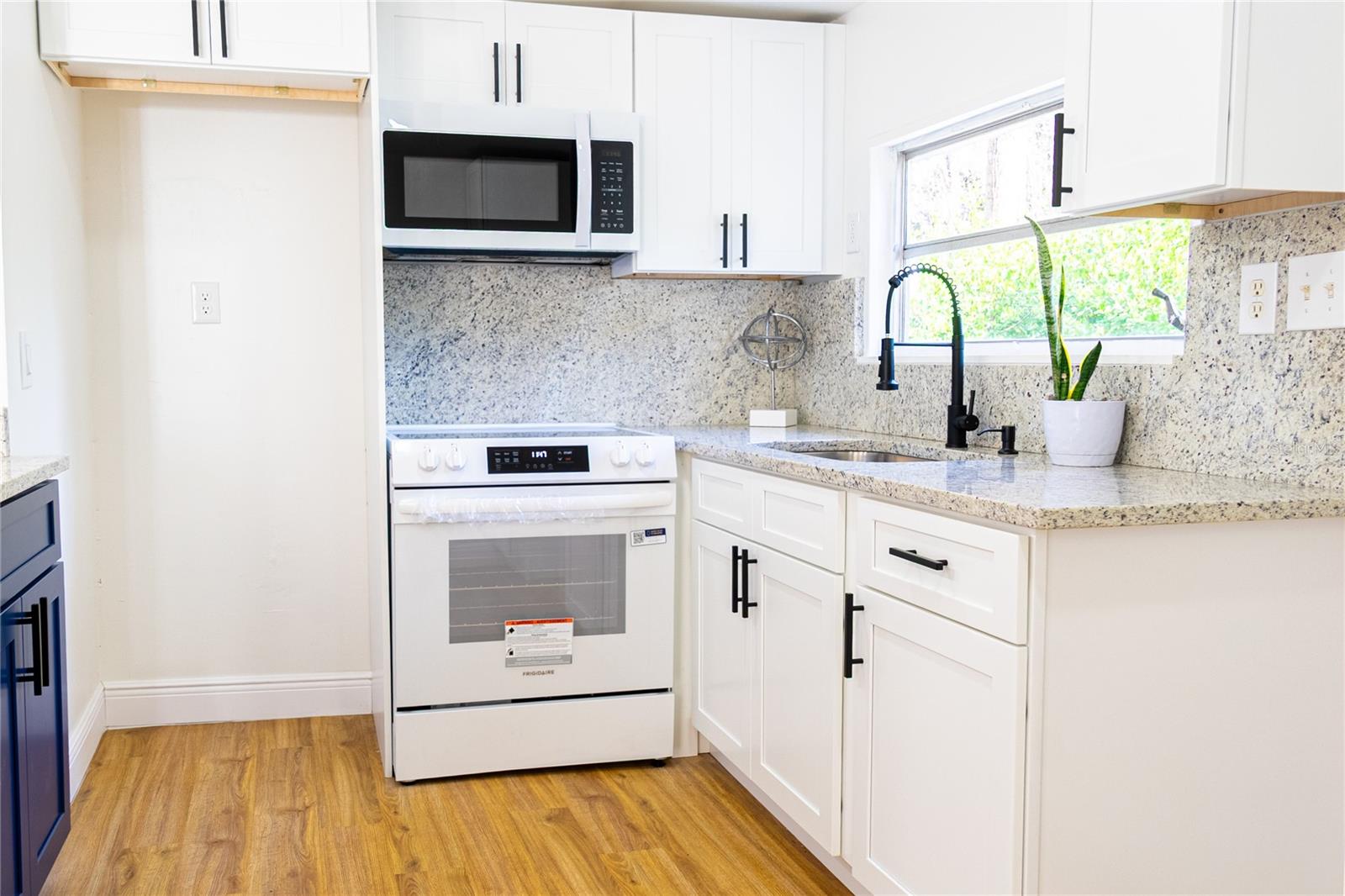 Image 16 of 31 For 922 Cr 482a  