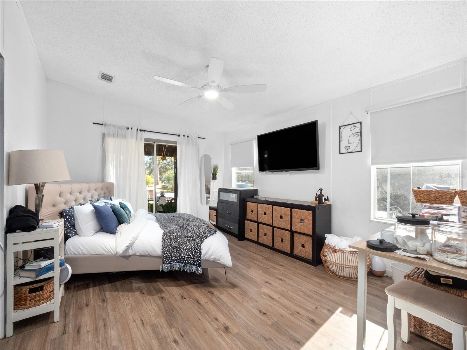 Image 11 of 27 For 216 Ellsworth Drive