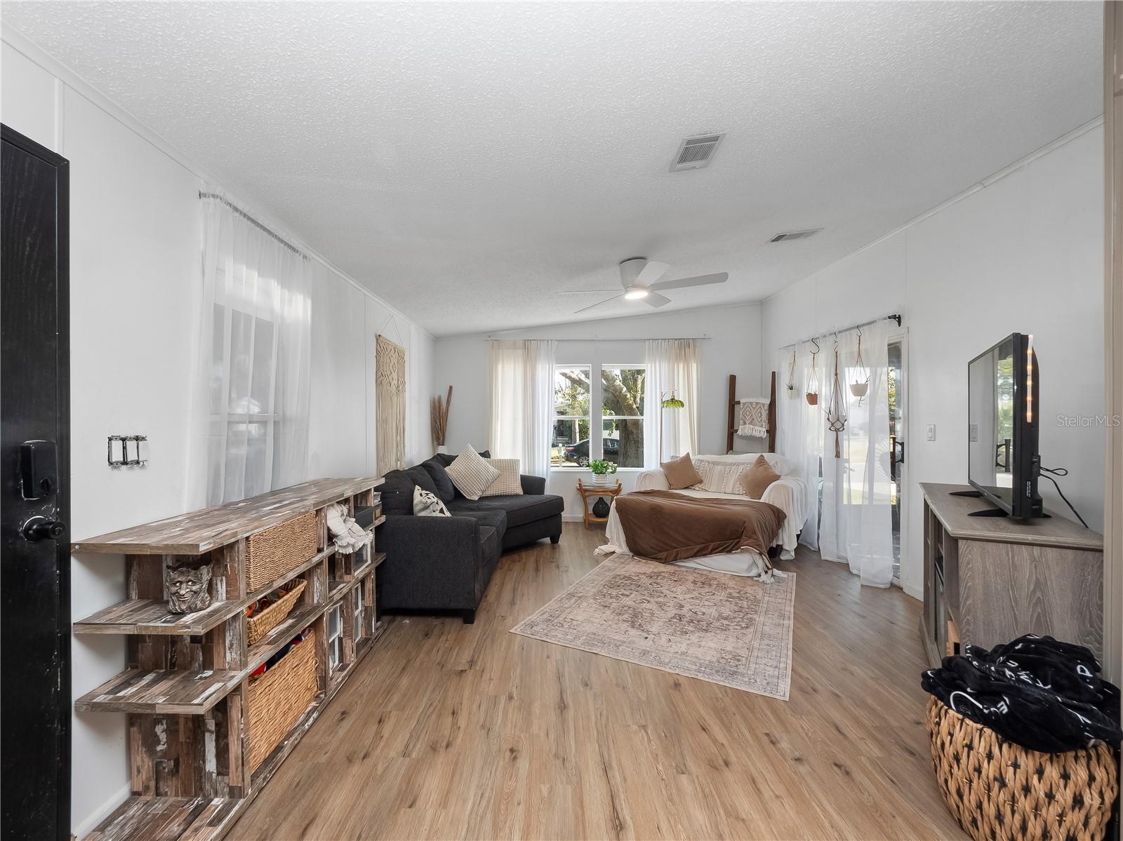 Image 4 of 27 For 216 Ellsworth Drive