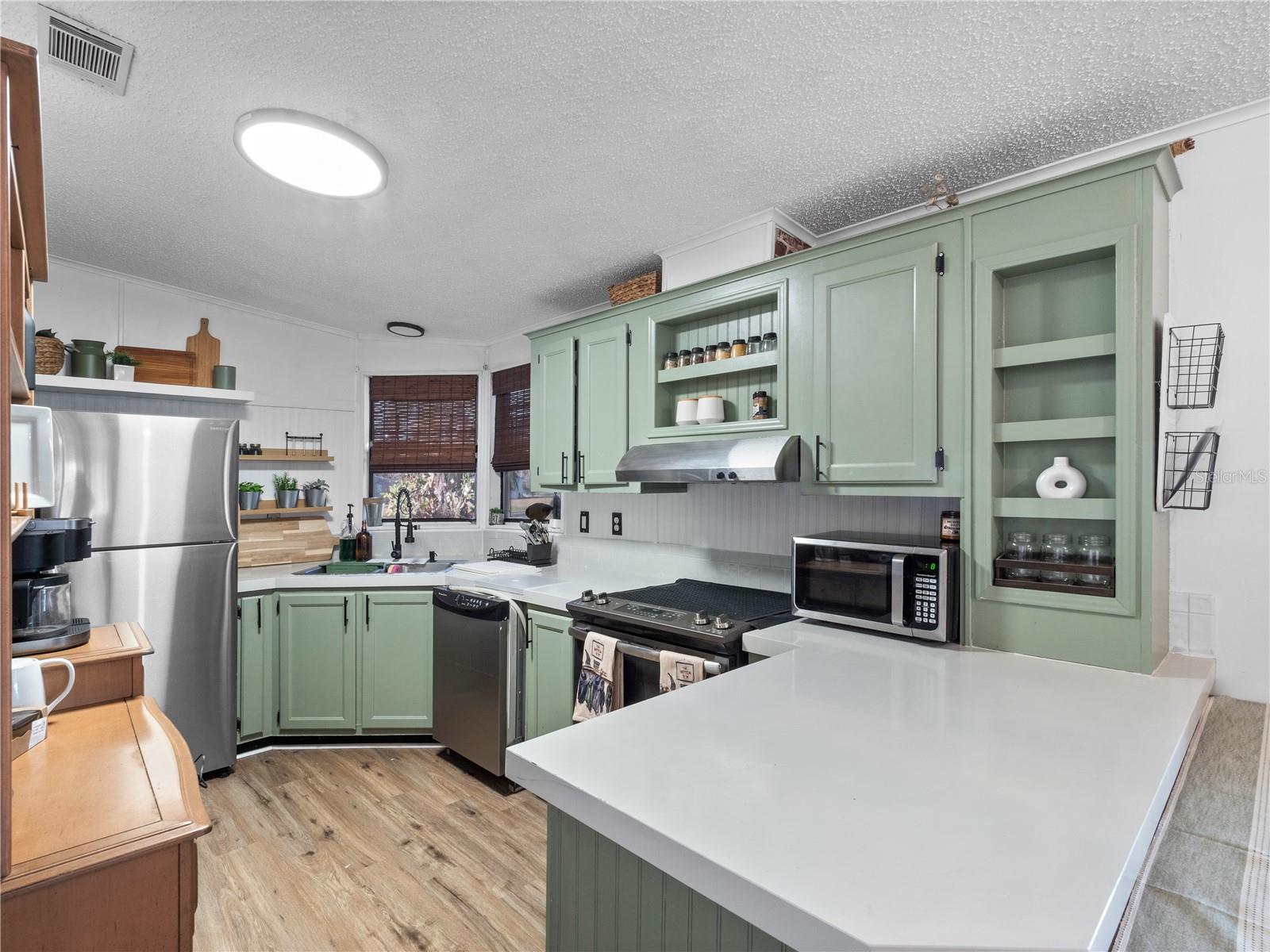 Image 5 of 27 For 216 Ellsworth Drive