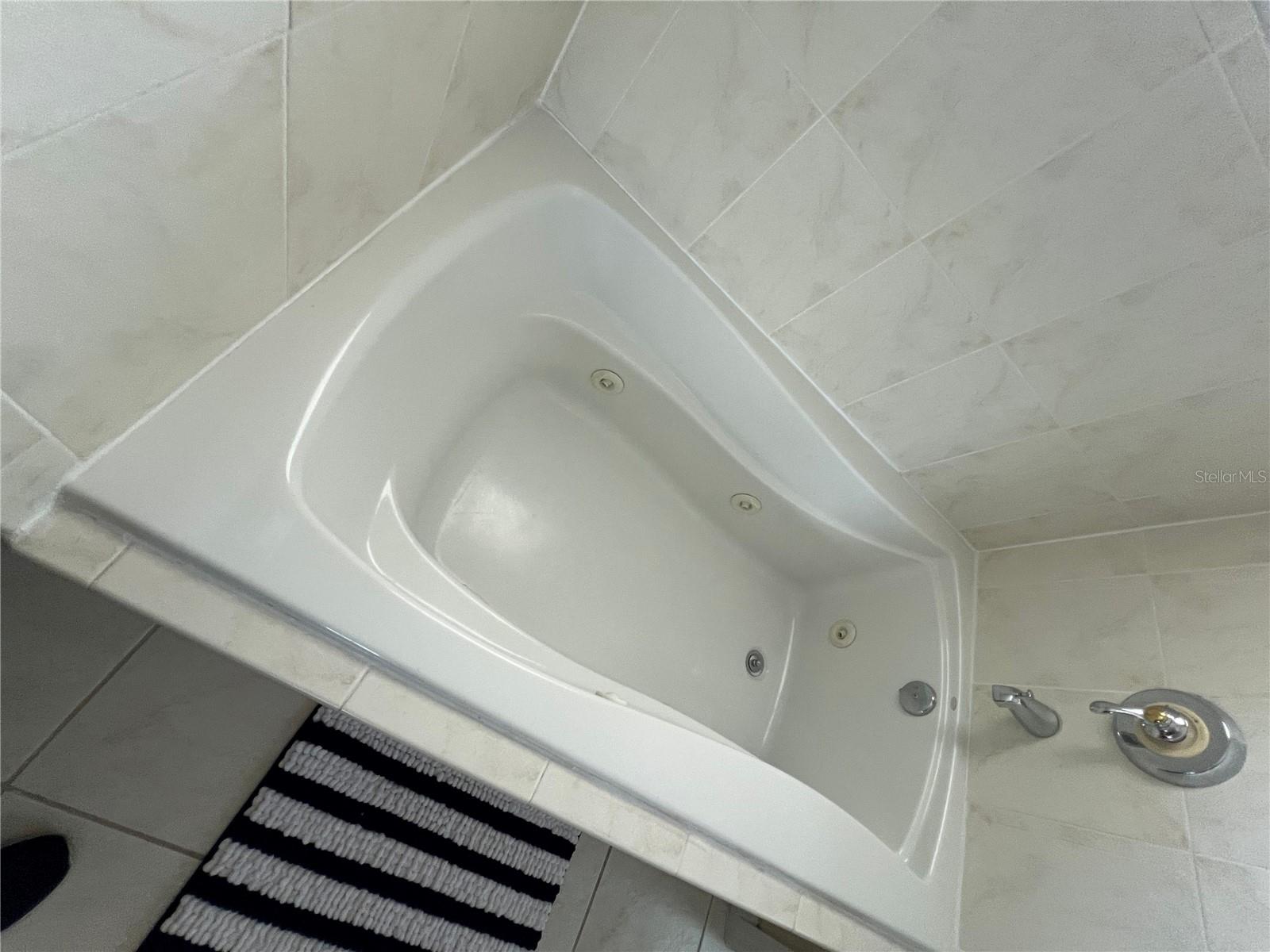 Image 10 of 13 For 1024 Jeater Bend Drive