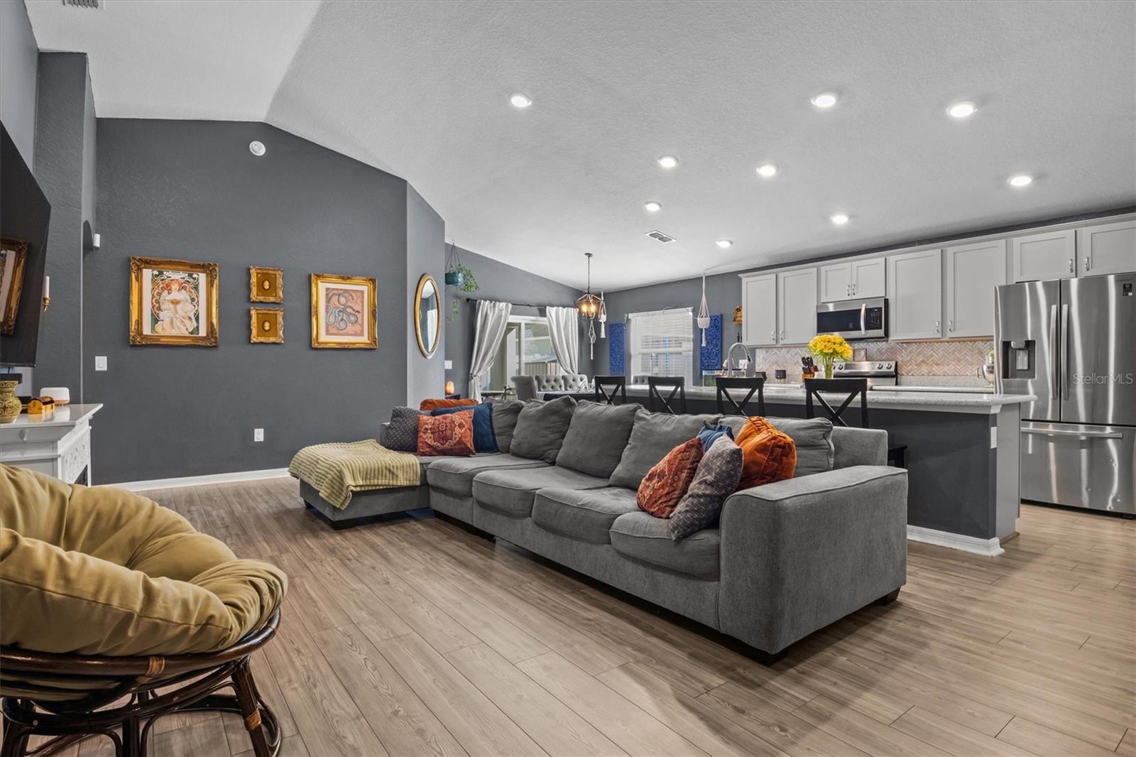 Image 3 of 38 For 1137 Second Drive