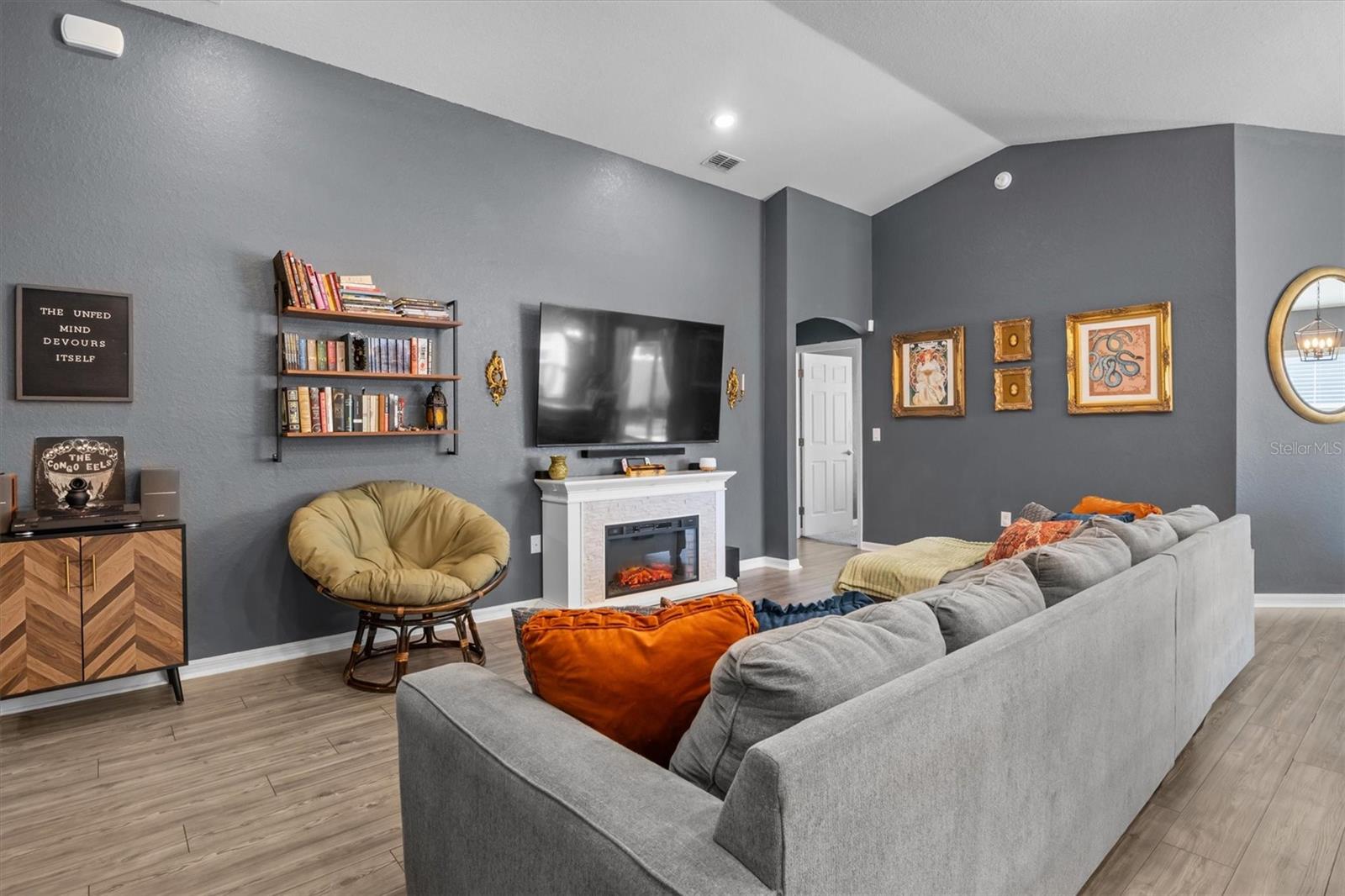 Image 4 of 38 For 1137 Second Drive