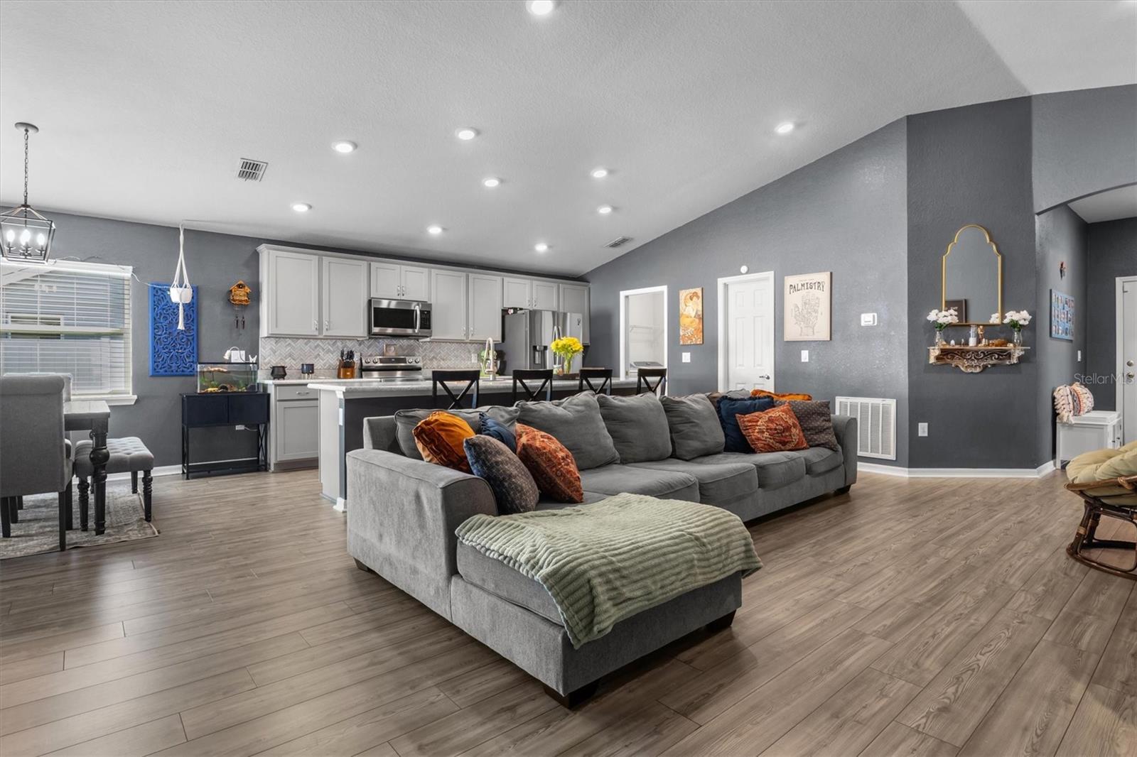 Image 6 of 38 For 1137 Second Drive