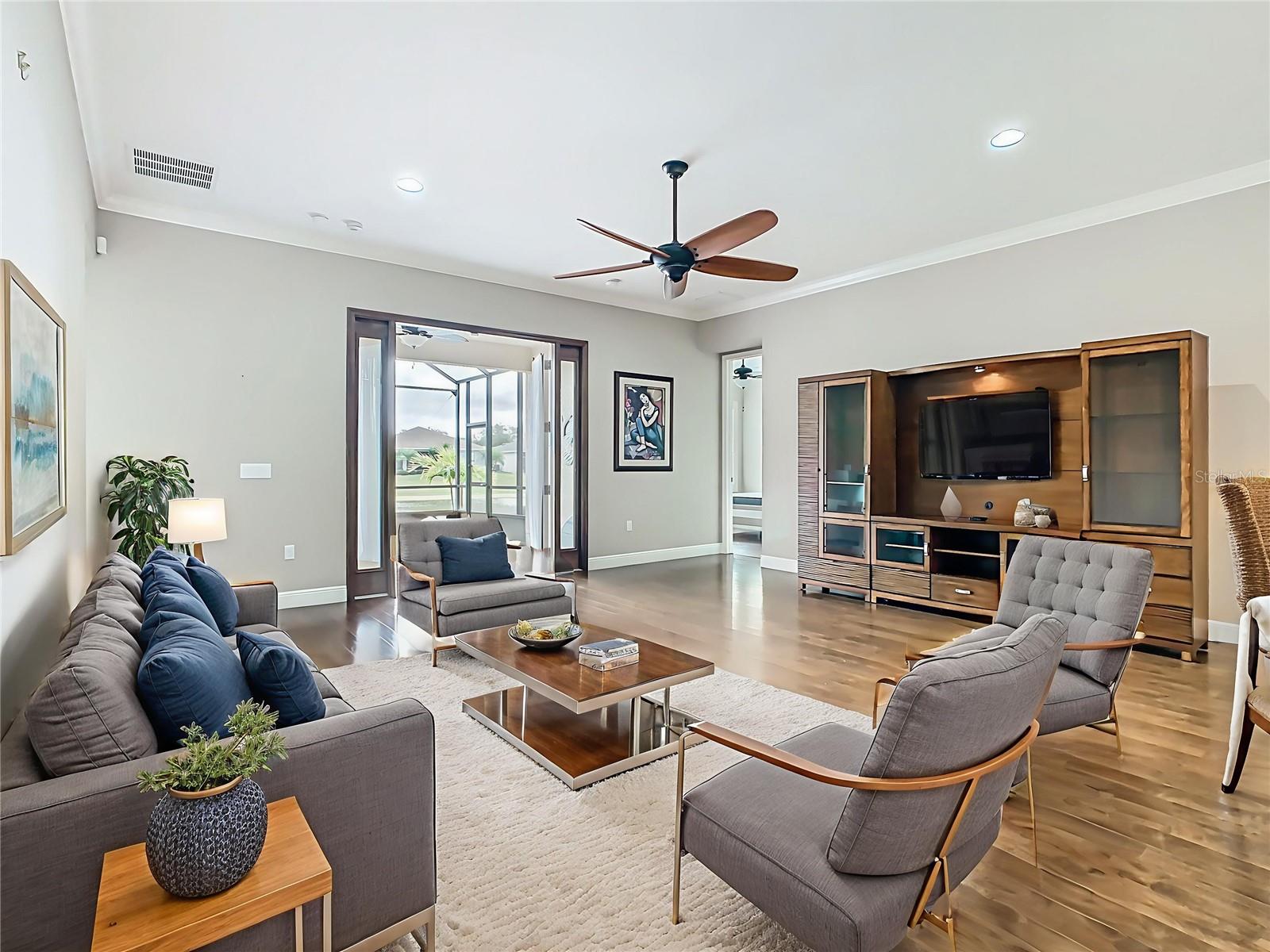 Image 10 of 97 For 472 Villa Park Road