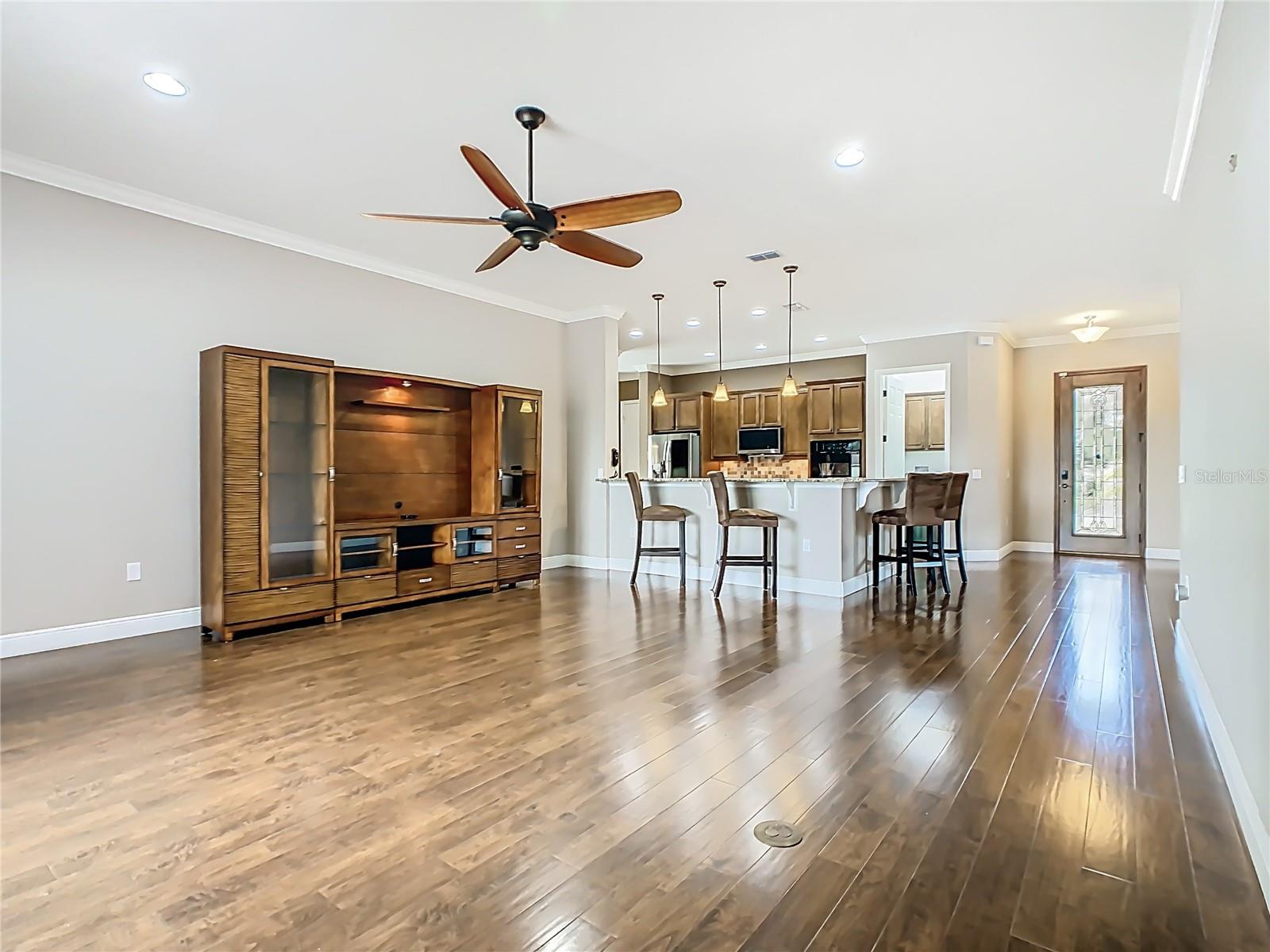 Image 13 of 97 For 472 Villa Park Road