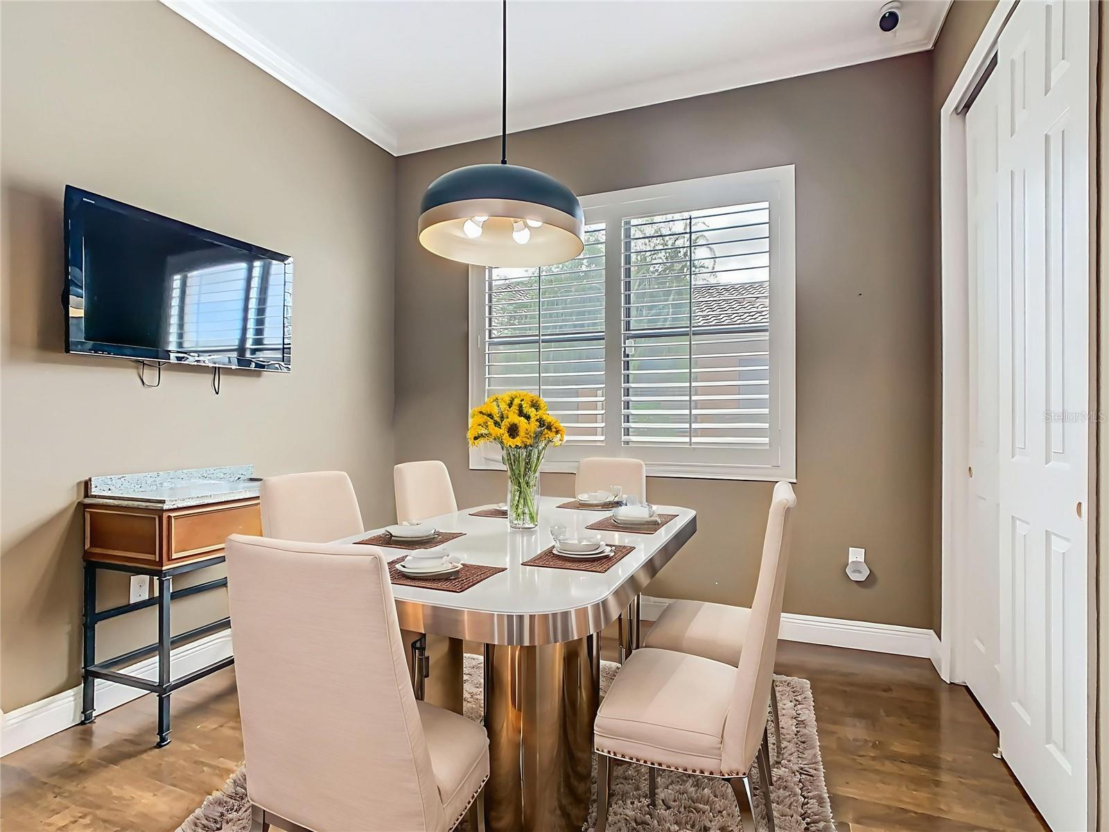 Image 24 of 97 For 472 Villa Park Road