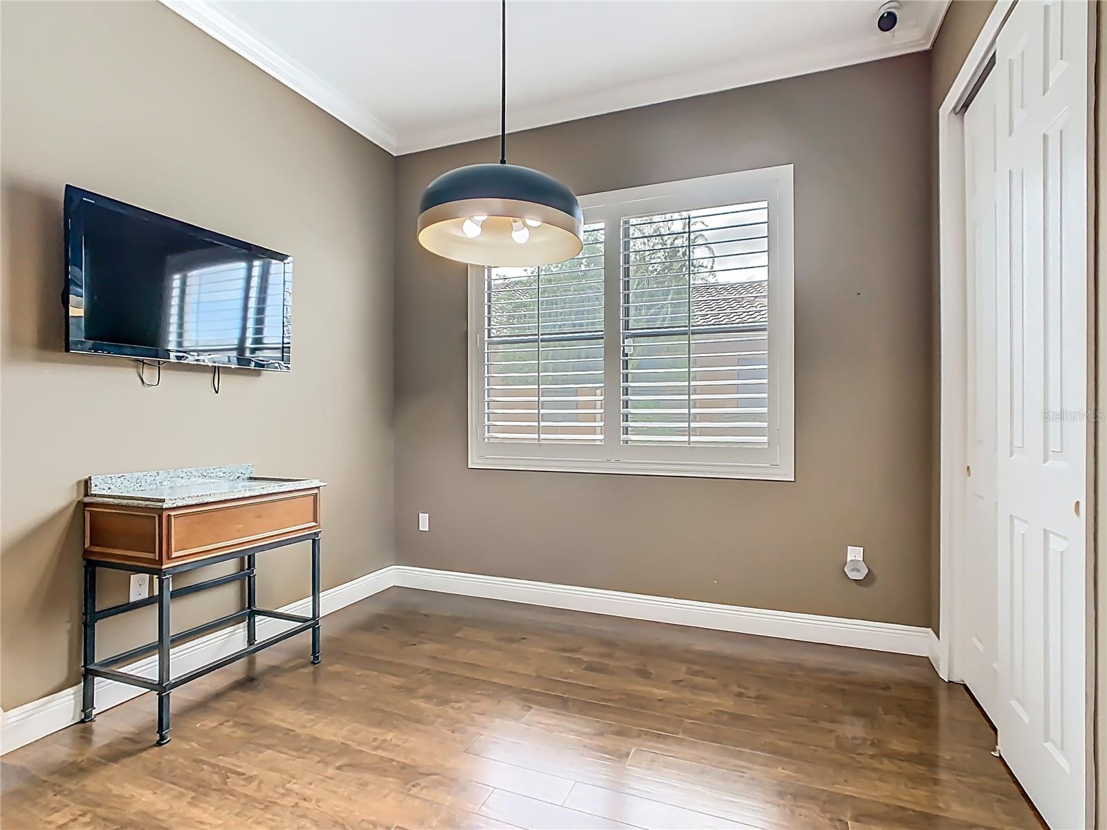 Image 25 of 97 For 472 Villa Park Road