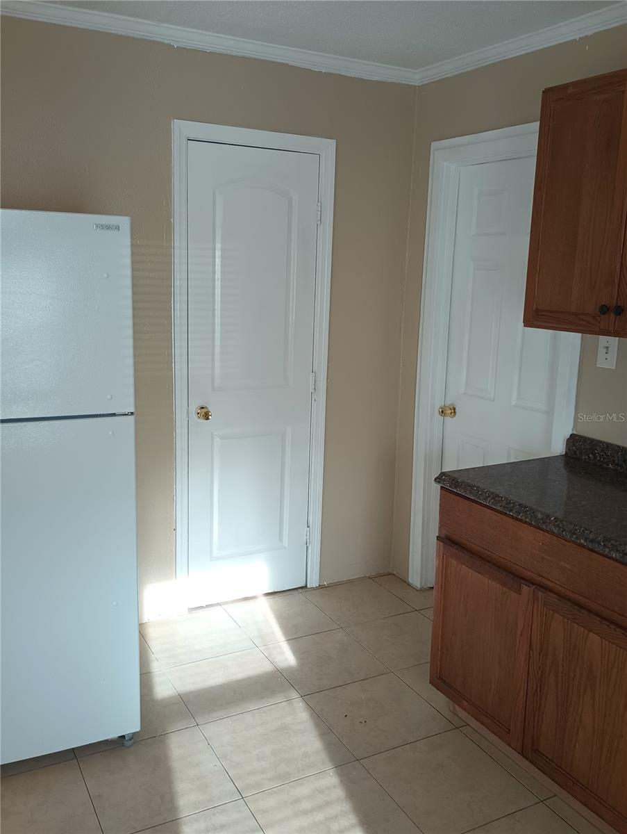 Image 6 of 22 For 110 Orange Avenue 3