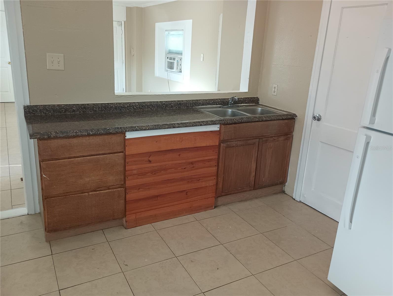 Image 9 of 22 For 110 Orange Avenue 3