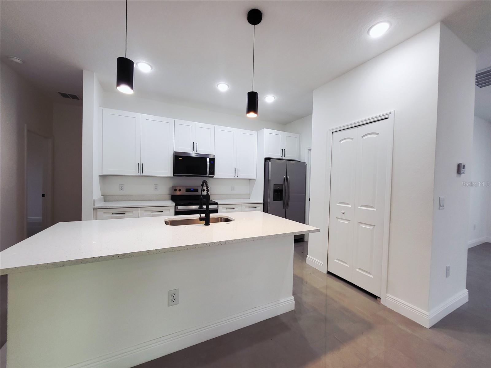 Image 4 of 10 For 1620 Welland Street Se