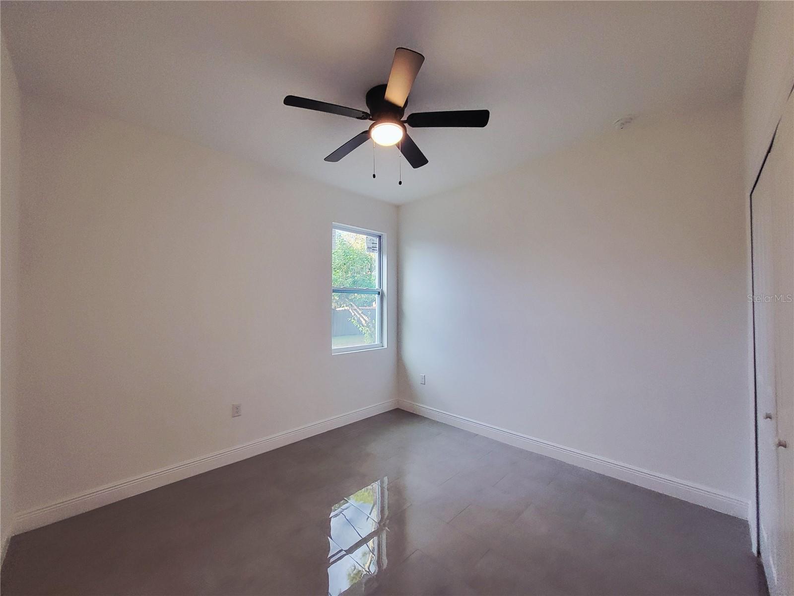 Image 6 of 10 For 1620 Welland Street Se