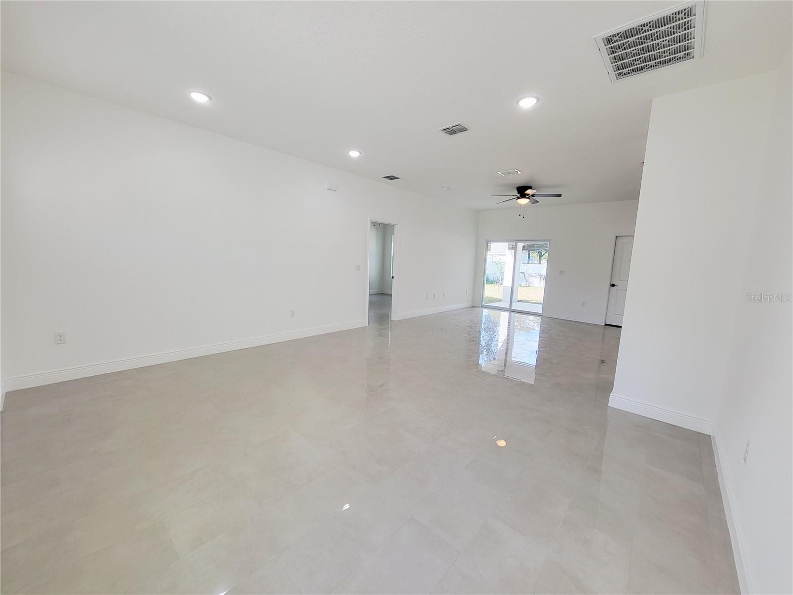 Image 5 of 12 For 1171 Sapphire Street Se