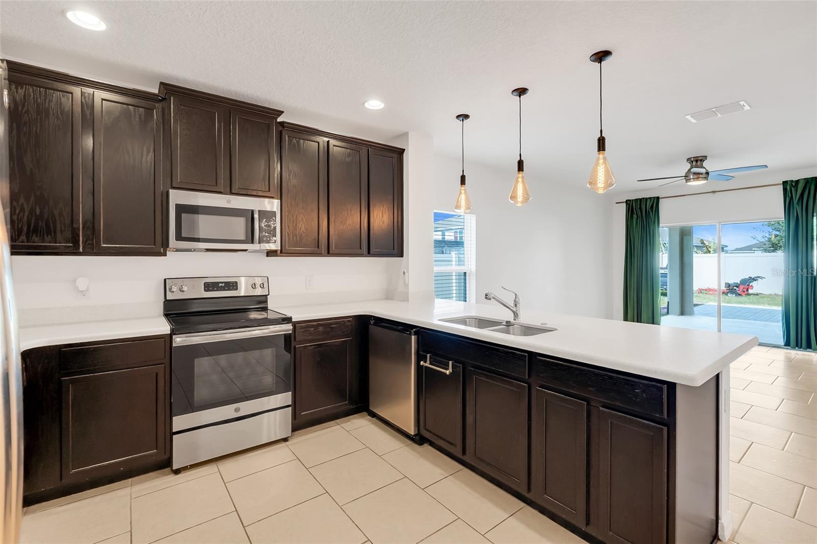 Image 11 of 38 For 2620 Wadeview Loop