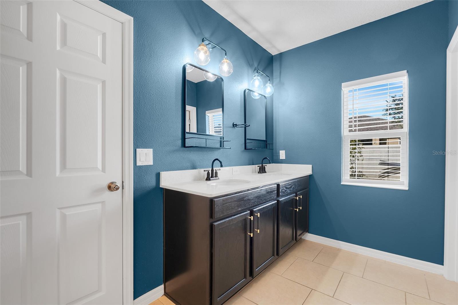 Image 16 of 38 For 2620 Wadeview Loop