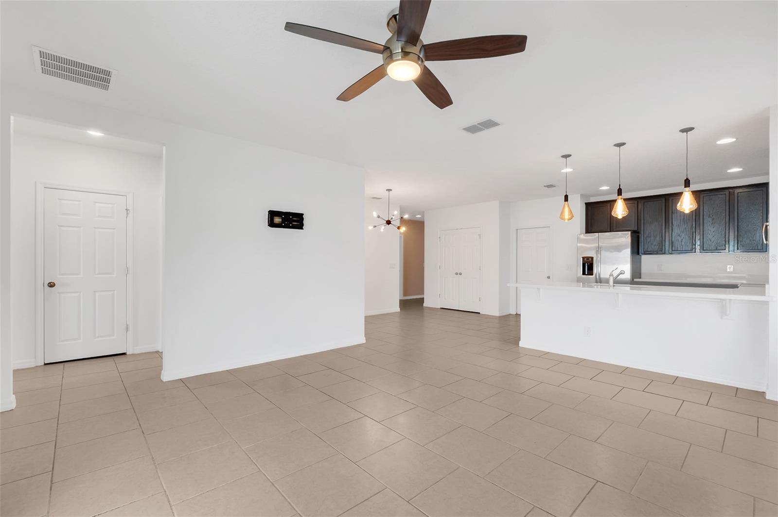 Image 5 of 38 For 2620 Wadeview Loop