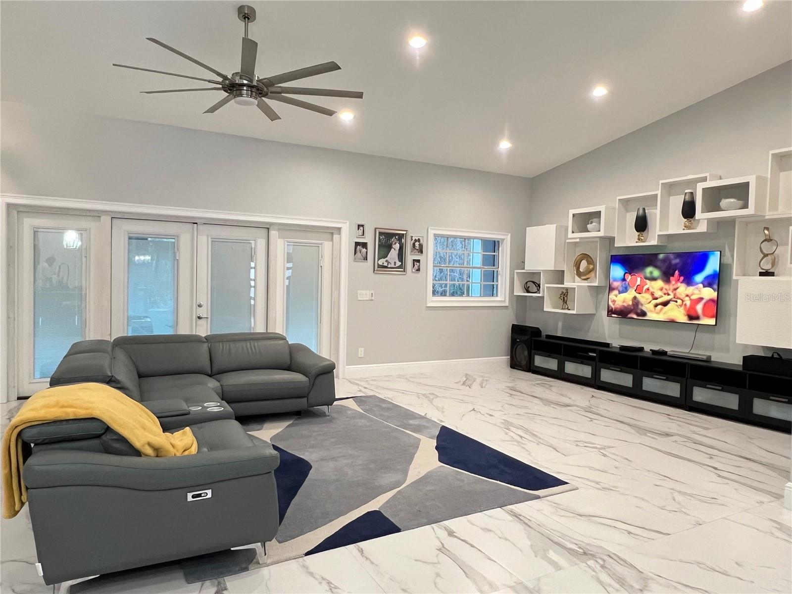 Image 15 of 94 For 965 Pine Hill Boulevard