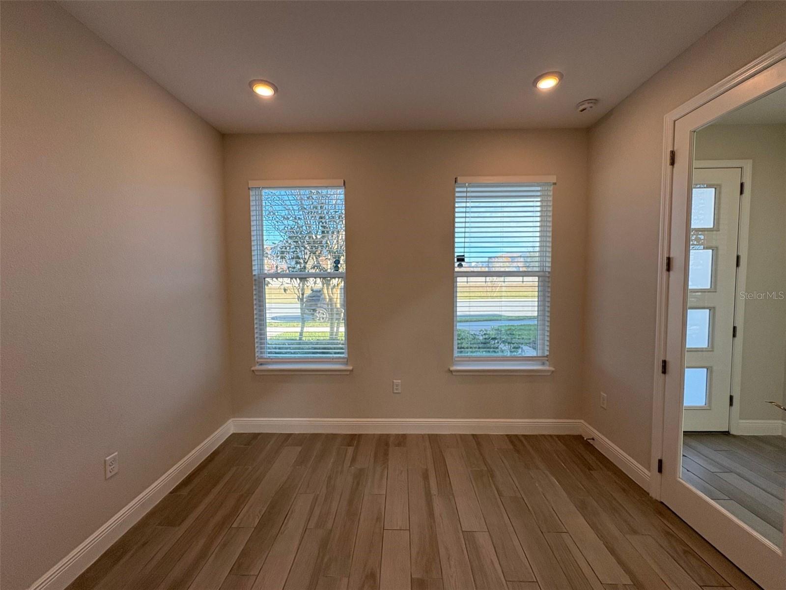 Image 11 of 26 For 7133 Carrickbend Lane