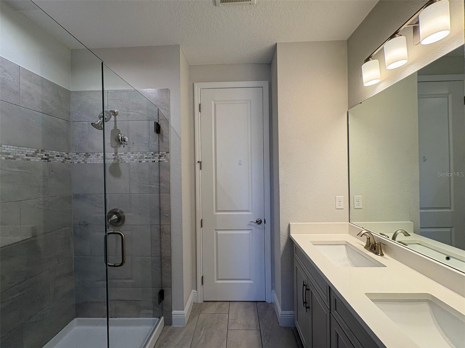 Image 23 of 26 For 7133 Carrickbend Lane