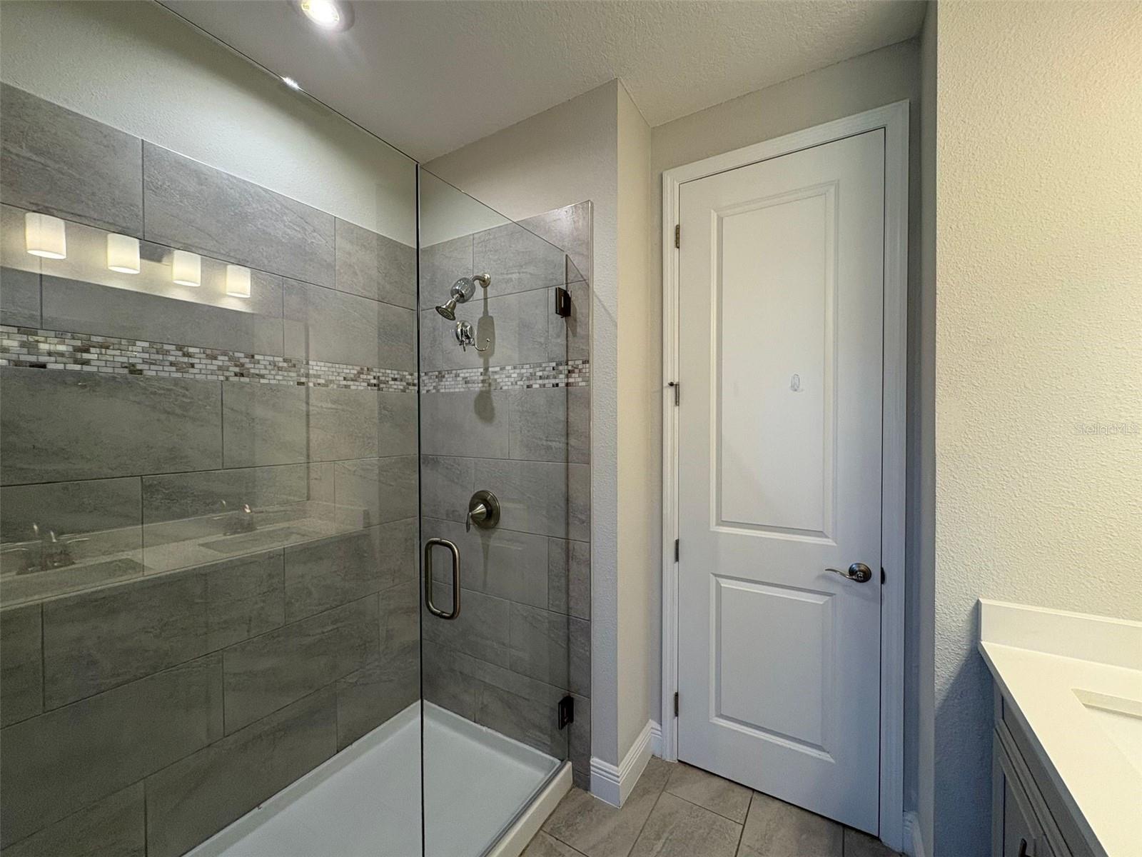 Image 24 of 26 For 7133 Carrickbend Lane