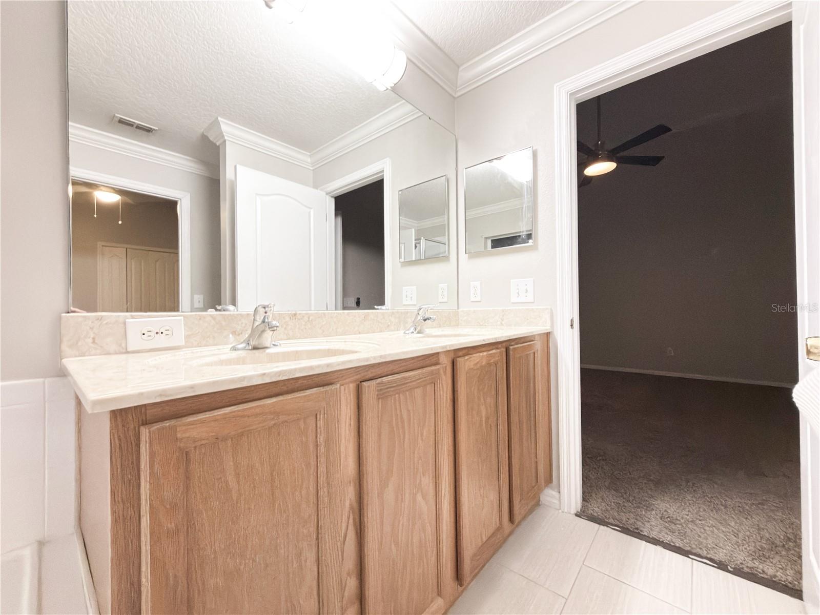 Image 22 of 25 For 14635 Keelford Way