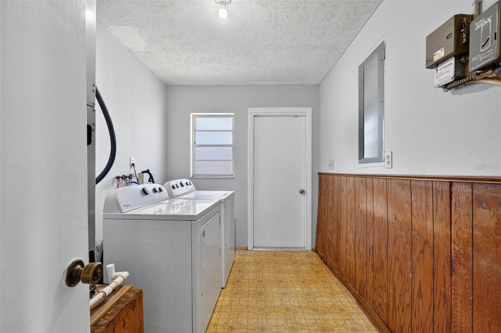 Image 28 of 38 For 10320 Brownwood Avenue