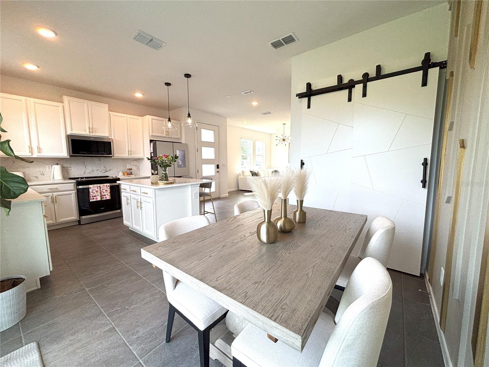 Image 2 of 30 For 921 Spring Palms Loop