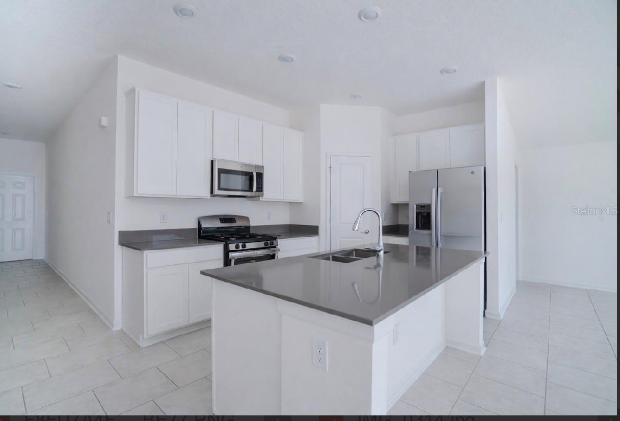 Image 4 of 19 For 9347 Revere Avenue