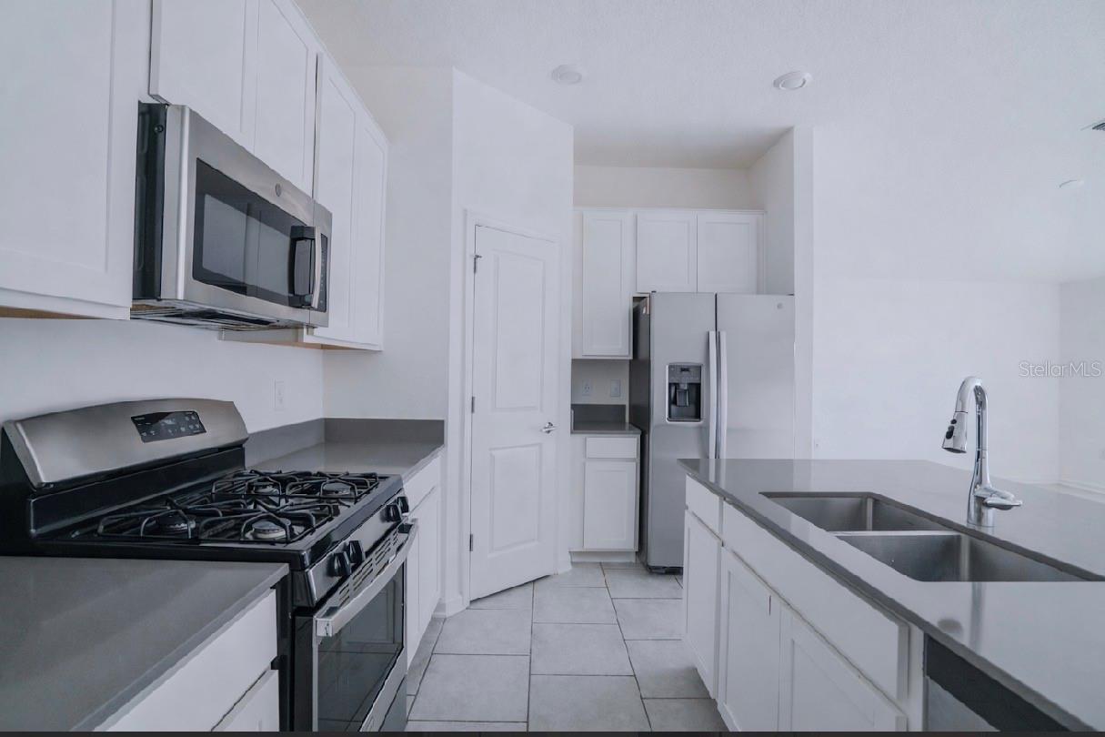 Image 6 of 19 For 9347 Revere Avenue