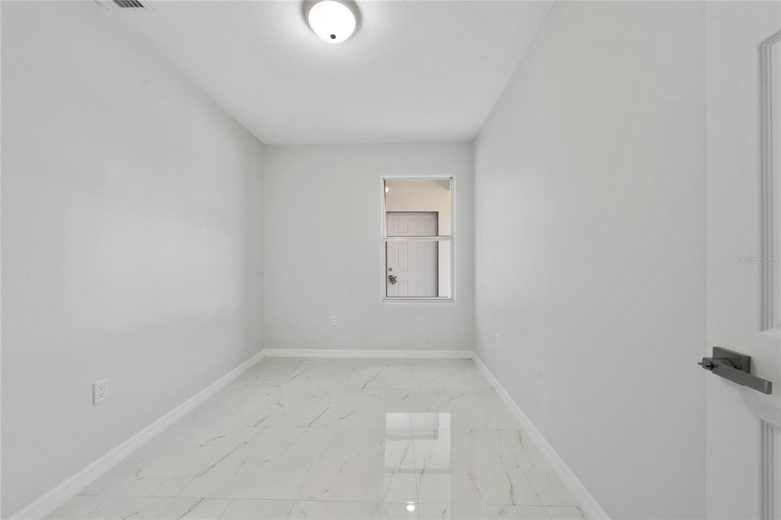 Image 12 of 25 For 1427 Johnson Street