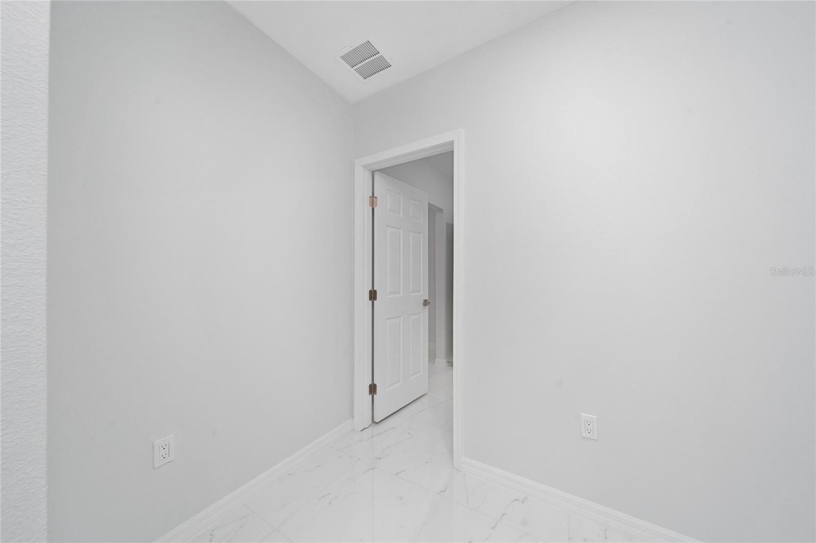 Image 6 of 25 For 1427 Johnson Street