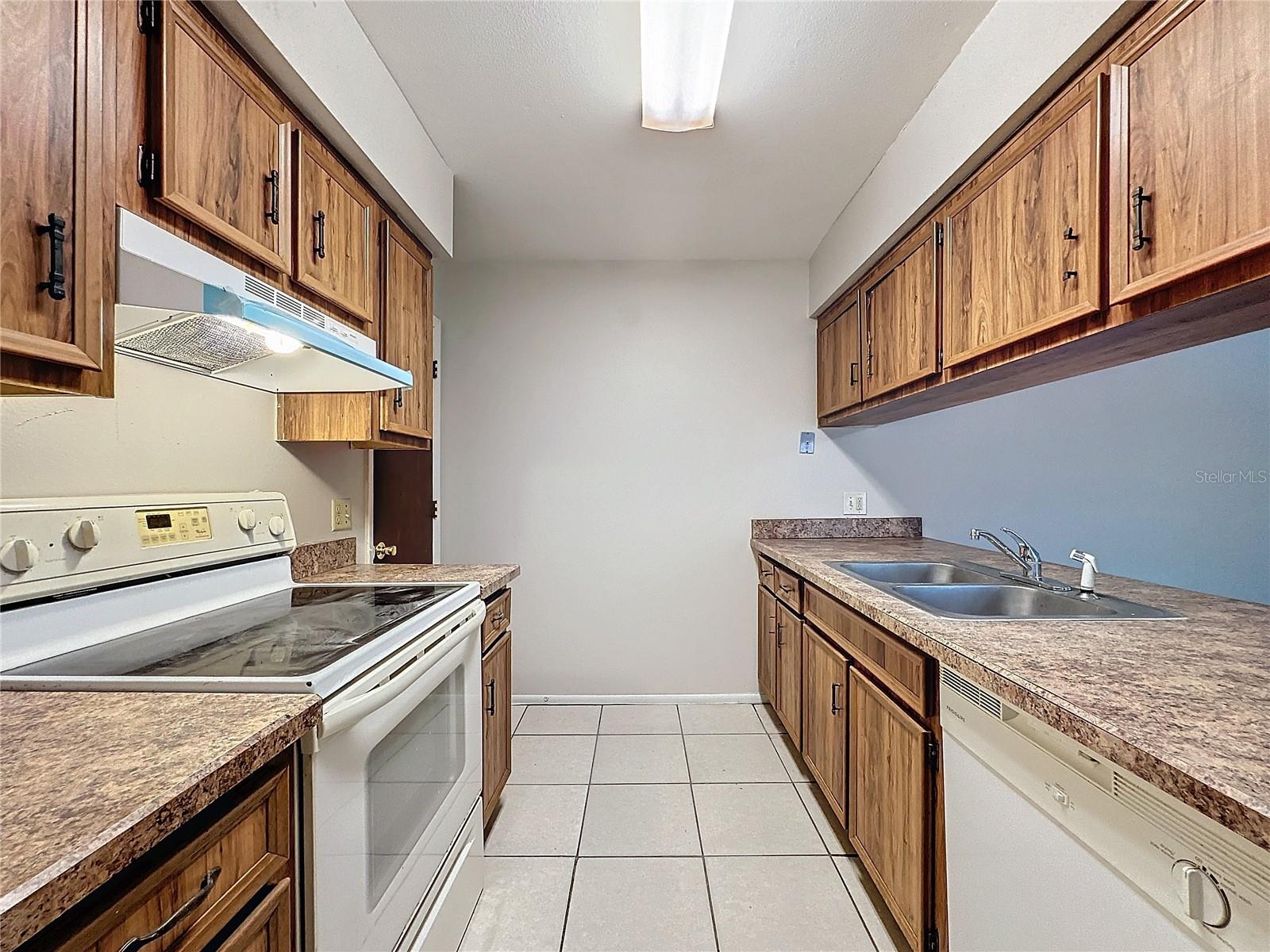 Image 15 of 27 For 4616 Lighthouse Circle 101