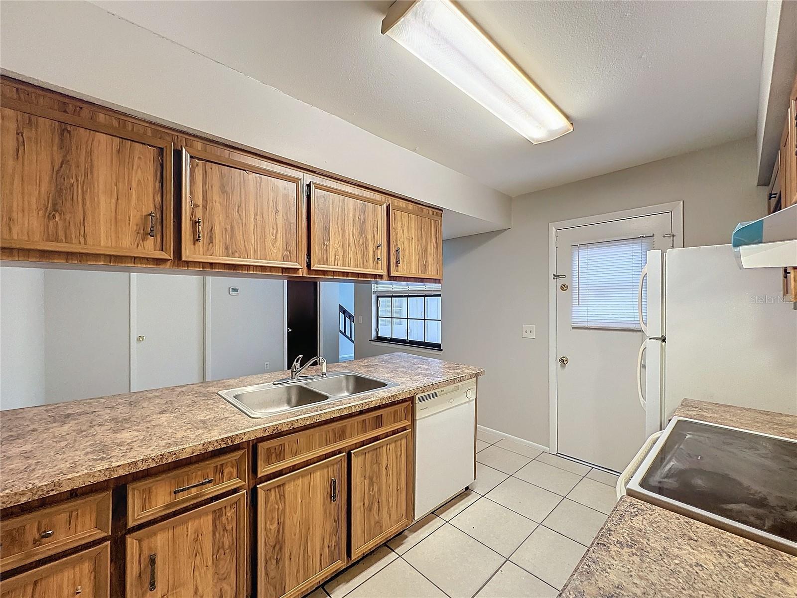 Image 16 of 27 For 4616 Lighthouse Circle 101