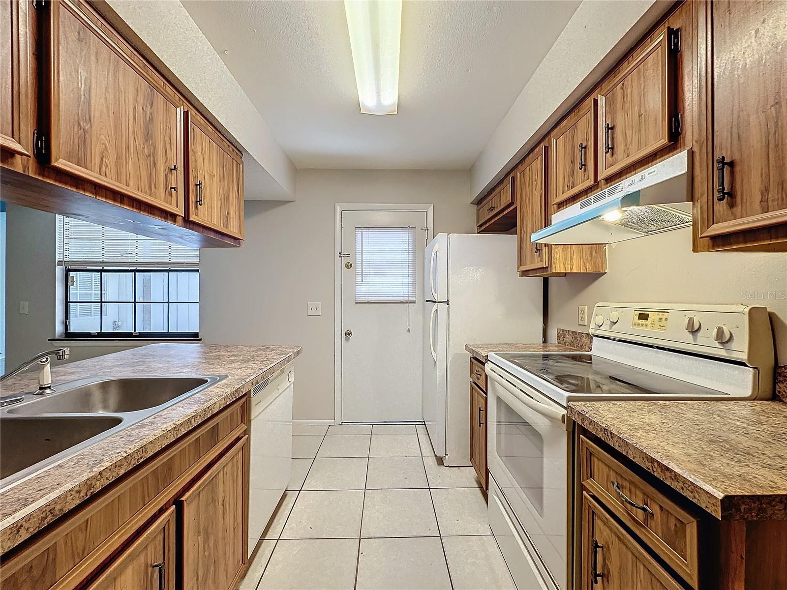 Image 17 of 27 For 4616 Lighthouse Circle 101